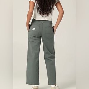 Lee Ultra Lux Mid Rise Relaxed Straight Leg Pant in Fort Green